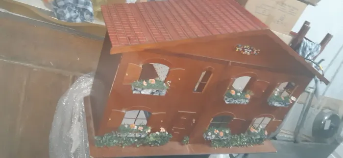Casinha de Boneca de Madeira