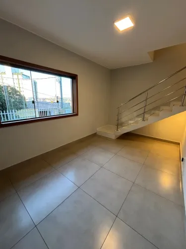 Casa para venda possui 340 metros quadrados com 5 quartos