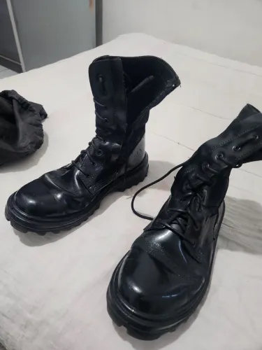 VENDO COTURNO MILITAR