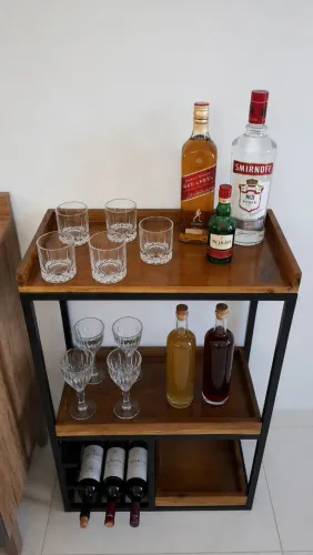 Mini bar ou cantinho do café em madeira maciça | sob encomenda