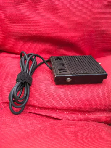 Pedal Teclado Piano Yamaha sustain footswitch Original Casio Korg Roland