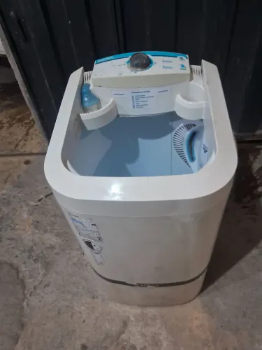 Vendo tanquinho safira 9kg funcionando perfeitamente por 100 reais entrego
