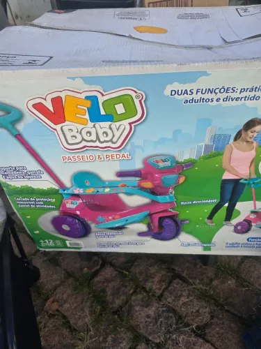 Motoca Velobaby rosa novinha de pedalar e empurrar 