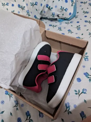 Vendo tênis de menina novo