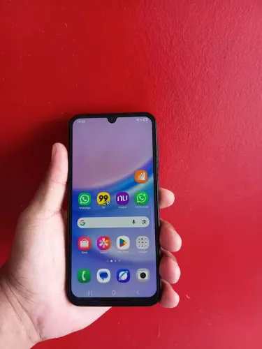 Celular Samsung A15, 128GB, 6GB RAM, 6.5", 5G, Câmera Tripla 50MP, Bateria 5000mAh, NFC.