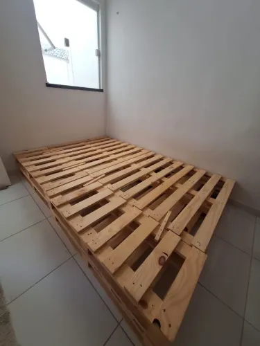 Cama de Pallet Casal Rústica e Resistente