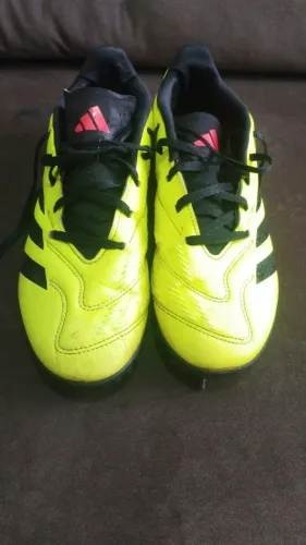 Chuteira de futebol society Adidas Predator Original.