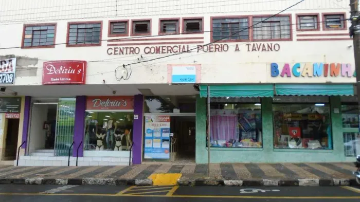 Sala para locação no Centro Comercial Poério Tavano na Av. Ester - Centro em Cosmópolis