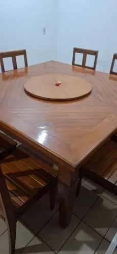 Mesa quadrada de madeira peroba rosa 8 cadeiras 