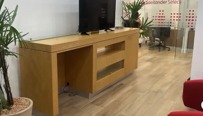 Rack para televisão, mede 2,60 por 60cm de profundidade!!