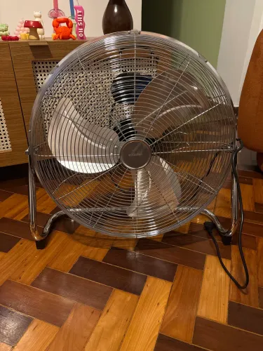 ventilador de pé novo, nunca usado, em perfeito estado marca equation