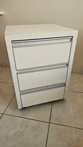 Armário pra lateral de cama com 3 gavetas