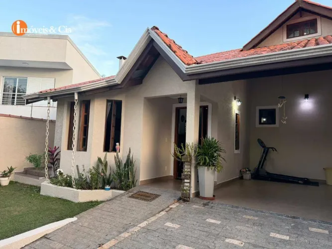 Casa com 3 dormitórios à venda, 250 m² por R$ 1.200.000 - Jardim Paulista - Atibaia/SP