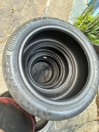 Pneus 275/40/21 continental seminovos por 3000$ os 4 originais<br>