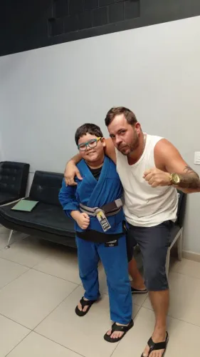? Kimono Azul Brazil Combat - Semi Novo