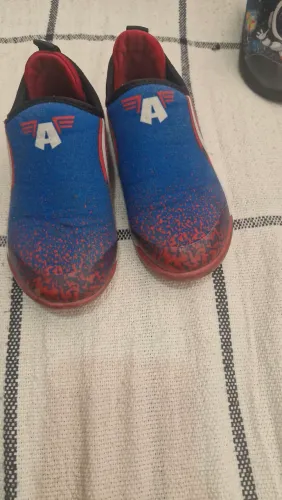 Chuteira tênis Marvel - Capitão América. Número 27