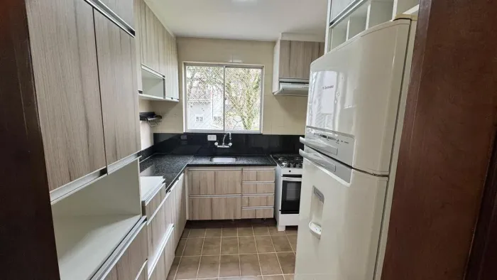 Apartamento de 3 Quartos (1 Suíte) com Garagem Coberta - Bigorrilho