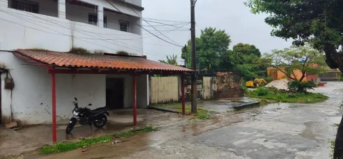 Vendo Loja para comércio 30 Mil de entrada.