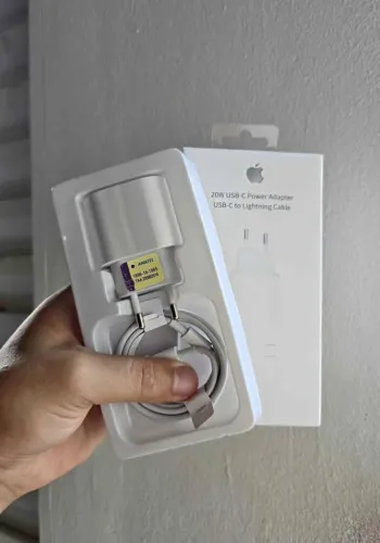 Carregador de iphone 20w completo