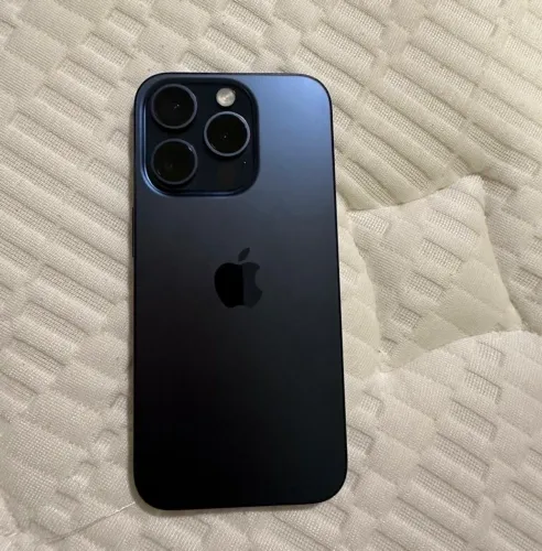 iPhone 15 Pro (256GB) Azul Titânio - 100% Saúde da Bateria