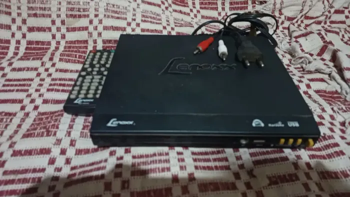 Vendo esse aparelho de DVD Lenoxx.