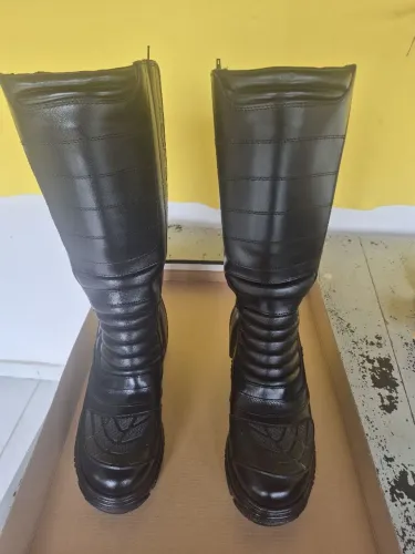 Bota Kallucci Tamanho 40 e 41