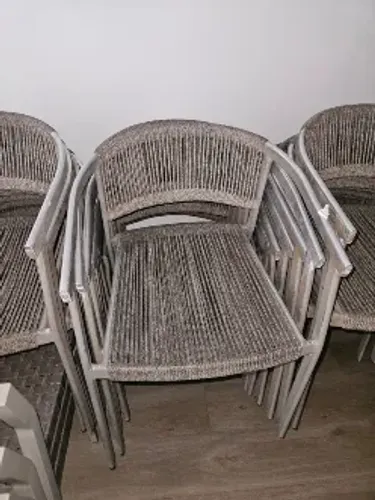 Cadeira metal com braços