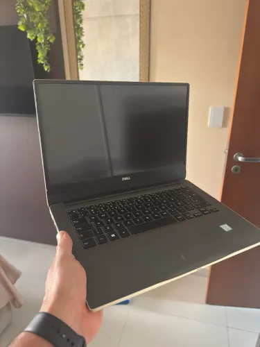 Notebook Dell core I7 dourado