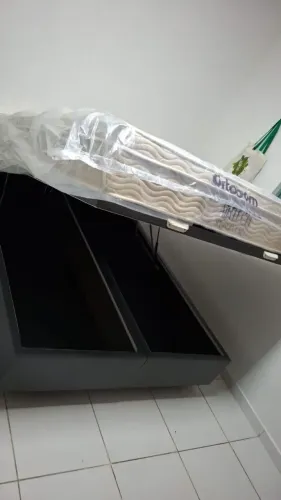 Bau Queen Cinza Suede