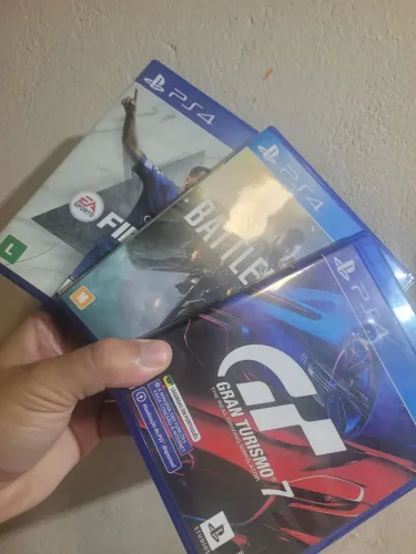 Vendo 3 jogos grandes turismo 7 batefild 4 e Fifa 24 ambos novos
