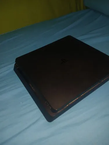 Ps4 slim 1tb + cabos e 1 jogo (Sem controle)