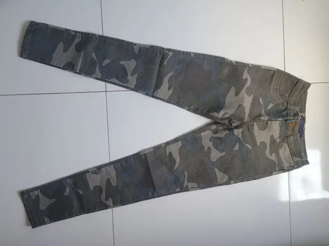 Calça Feminina Estilo Militar