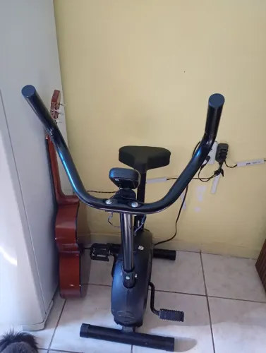 Vendo uma bicicleta ergométrica