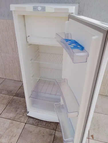 Geladeira 270 litros