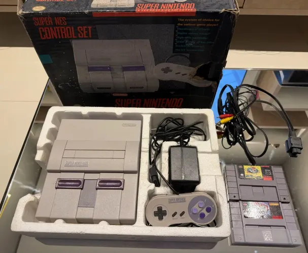 Super Nintendo + 1 controle + 2 cartuchos e caixa original