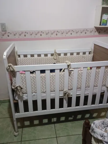 Berço semi-novo com colchão
