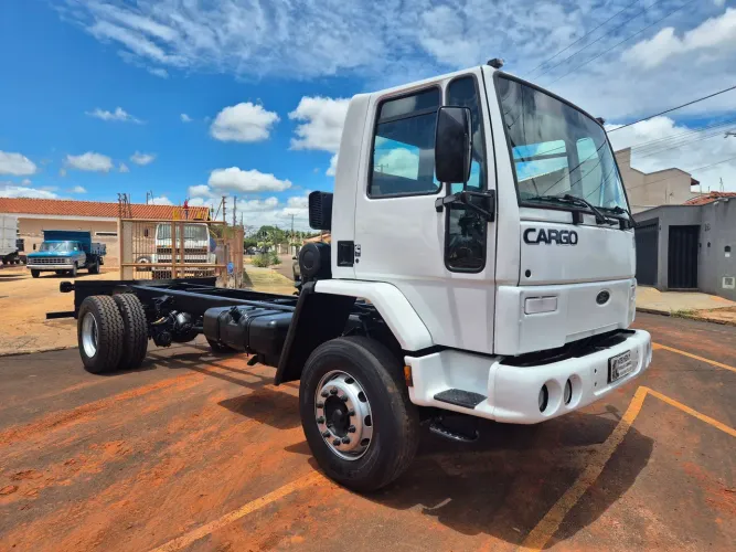 Cargo 1717, Ano 2003, Toco, Chassis, Ótimo estado.