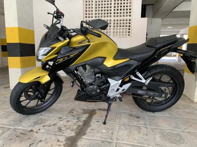 Vendo linda moto de procedência nada a fazer em estado de zero