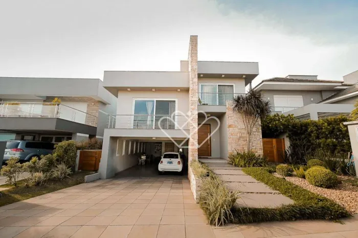 Casa de alto padrão no Residencial Alphaville em Gravataí com 3 suítes e piscina