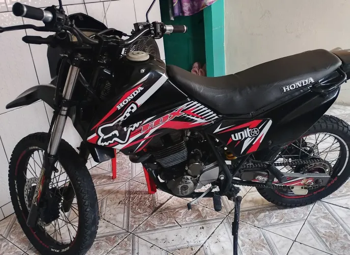 MOTO HONDA 250 Esportiva .Com preta,estilosa,peças todo novas,estilo tornado,.