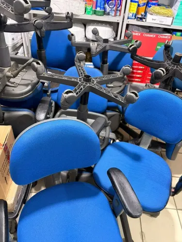cadeira escritorio , retirada no Predio da Politecnica 7 de setembro centro