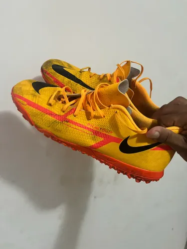 Chuteira Nike society
