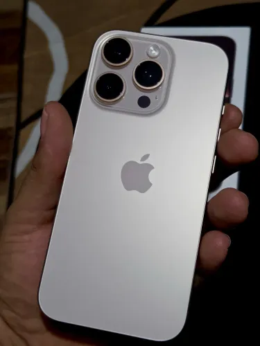Vendo IPhone 16 pro Titanium Desert