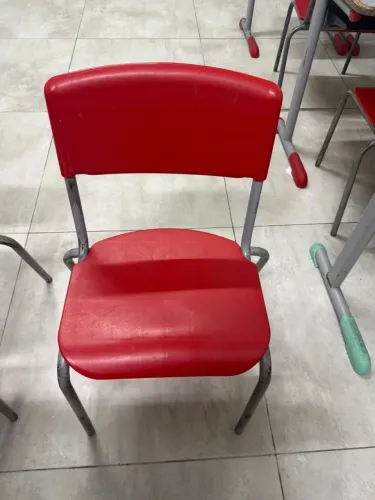 Mesa escolar o conjunto mesa e cadeira por 80 