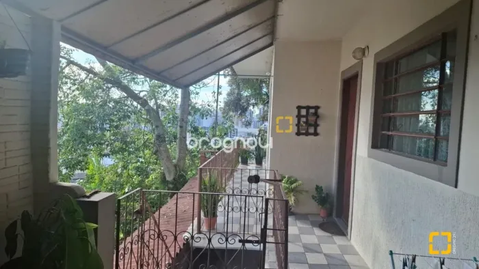 CASA CENTRO DE FLORIANÓPOLIS 4 DORMS COM SUÍTE- LINDA VISTA