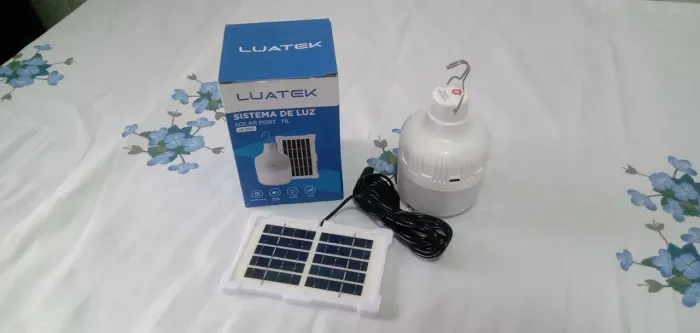 Lâmpada com carregamento solar
