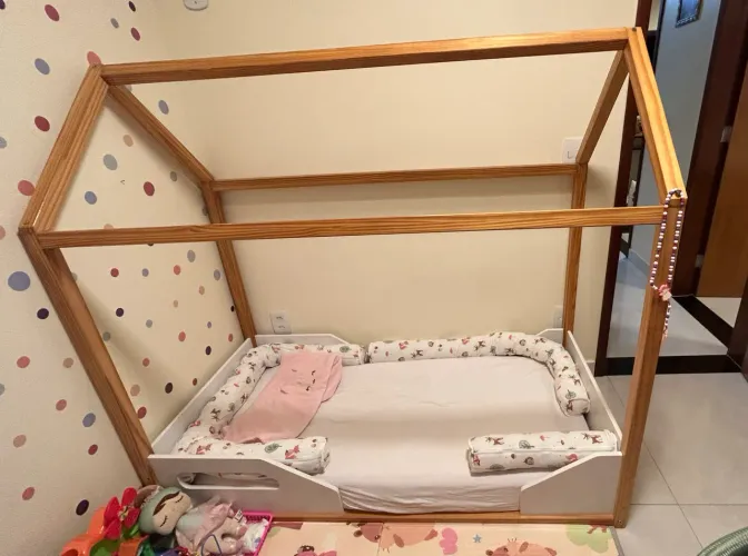 Mini cama montessoriana com colchão 