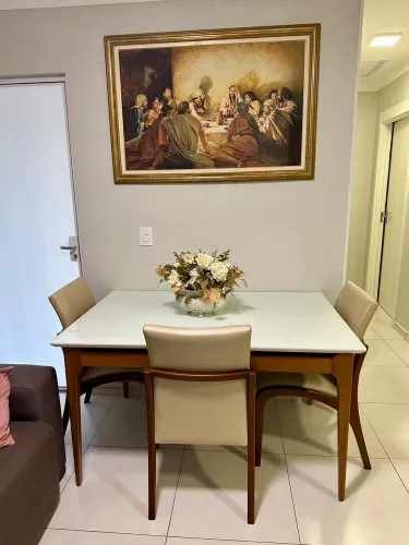 Mesa com 4 cadeiras