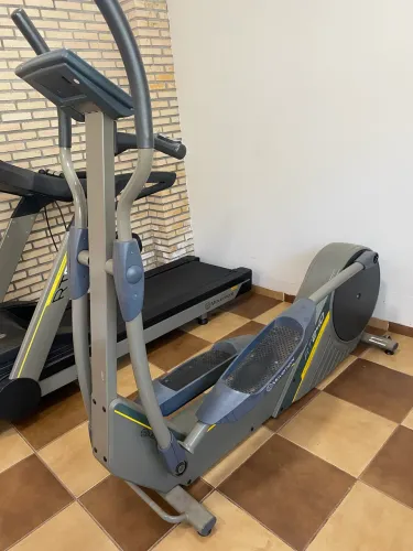 Elíptico Profissional movement RT 240 preço 8.500 reais