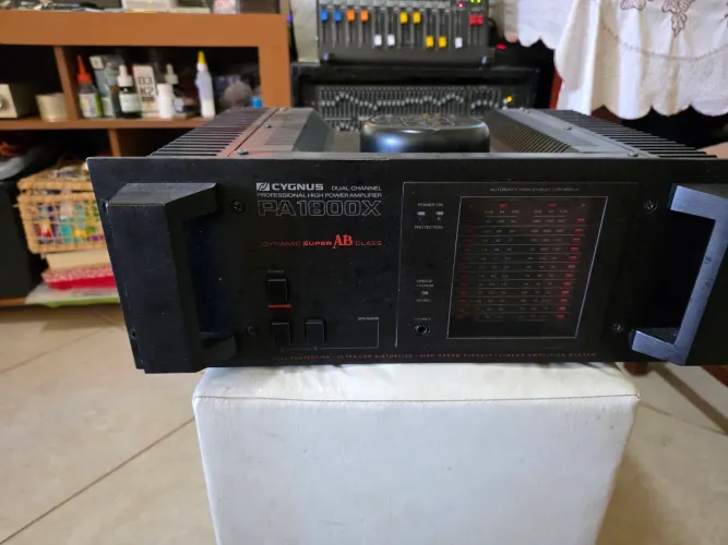 Amplificador Cygnus PA1800X. (Com bridge). 